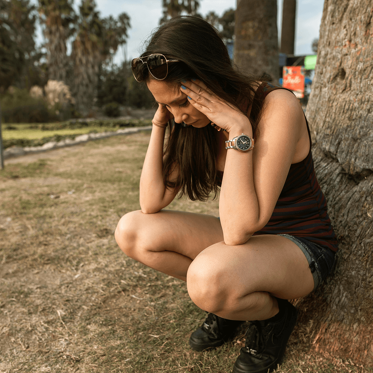 Vonóhoroggal utazó fiatalok